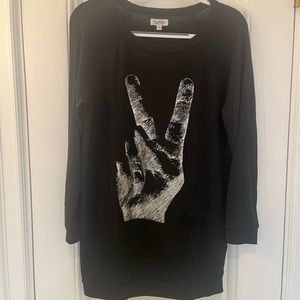 Lauren Moshi L/S Metallic Peace Hand Top in Black